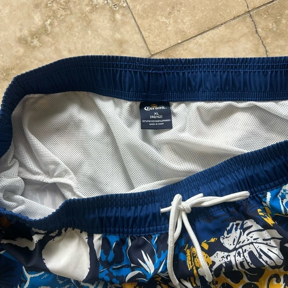 Corona men’s swim trunks mesh wand perfect condition extra large 40/42